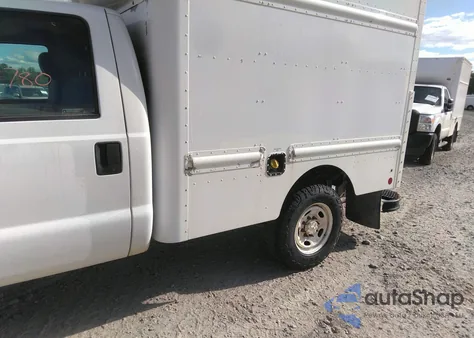 2015 Ford F-250 Xl z USA, uszkodzony, nr VIN 1FDBF2B63FED21591